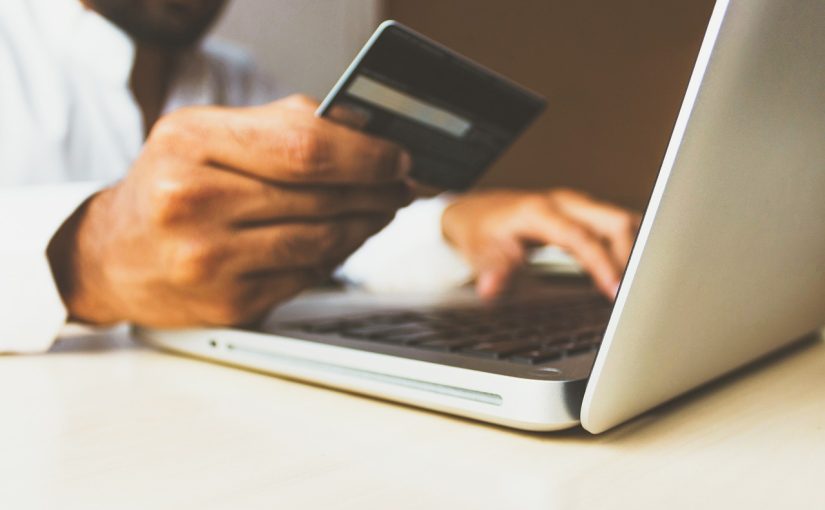 Czym różni się kredyt gotówkowy od karty kredytowej i limitu na koncie?